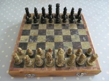 VINTAGE LARGE TRAVEL CHESS SET & STONE BOARD / WOODEN CASE - SOAPSTONE PIECES ?