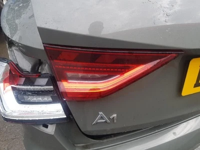 Luz trasera LED interior izquierda pasajero Audi A1 Mk2 GB 1-25 N/S A71521 Foto 1 de 2
