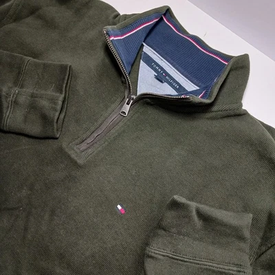 Suéter Pullover Tommy Hilfiger Para Hombres Acanalado 1/4 Cremallera Talla XL Verde Bosque Simulado Foto 1 de 4