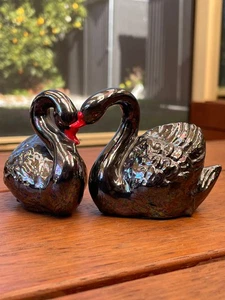 Pair of Black Swan Ceramic Figurines – Heart-Shaped Neck Design – Decorative - Picture 1 of 3
