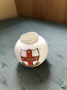 W H Goss Crested China Vase - New South Wales crest Australia - Flavelle Bros - Picture 1 of 4
