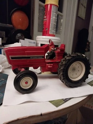 Tractor de cosecha en fila Ertl 1:16 #415 rojo internacional fundido a presión vintage Foto 1 de 4