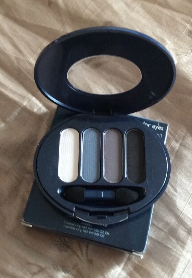 Avon Passionate For Eyes Shadow & Liner Kit Perfect Velvet New - Image 1 of 1