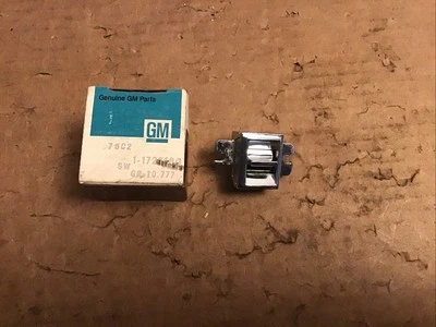 Interruptor de ventana eléctrica Buick Riviera & Electra 1976-79 nuevo de stock  Foto 1 de 4
