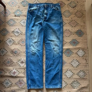 Pantalones de mezclilla Wrangler para hombre 36x34 (35x33) 13MWZ vaquero bootcut ropa de trabajo ajustados descoloridos - Imagen 1 de 6