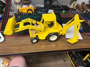 VINTAGE ERTL INTERNATIONAL FRONT END LOADER BACKHOE TOY TRUCK 1/16 SCALE A39 - Picture 1 of 4