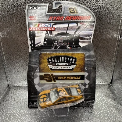 Wave 2 Ryan Newman 2015 Cat Darlington Throwback 1/64 NASCAR Authentics Foto 1 de 3