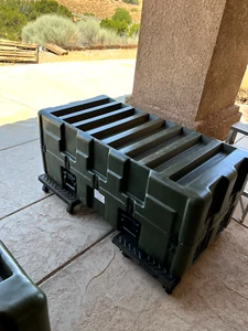 PELICAN / HARDIGG WEATHER PROOF DOUBLE WALL FOAM LINED LARGE STORAGE CASE - Picture 1 of 4