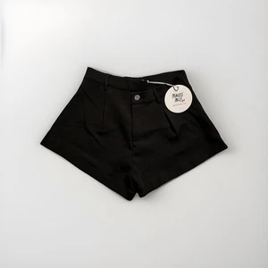Pantaloncini corti asimmetrici Princess Polly neri US 6 nuovi con etichette eleganti polsini poli - Foto 1 di 10