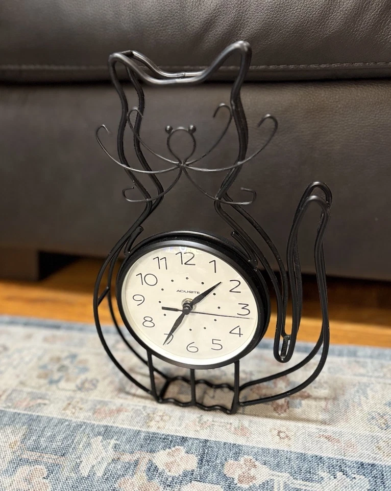 AcuRite Reloj Gato Alambre Metal Negro 13.5" Alto Caprichoso Escritorio o Pared Decoración Funciona Foto 1 de 4