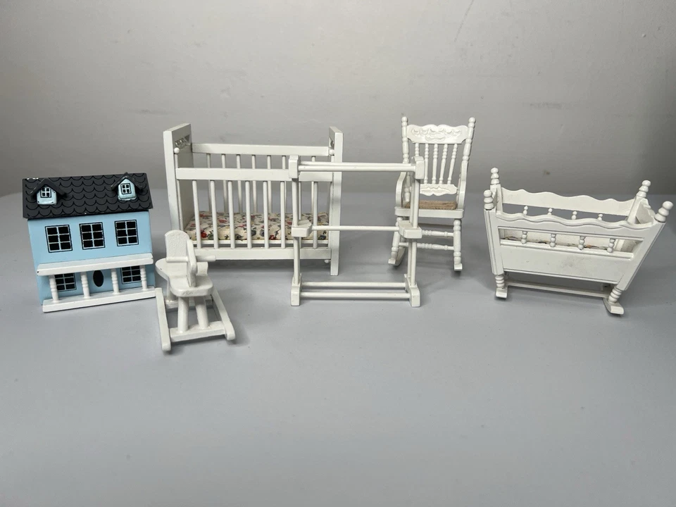 Mueble de cuna para casa de muñecas Melissa & Doug 6 piezas Foto 1 de 4