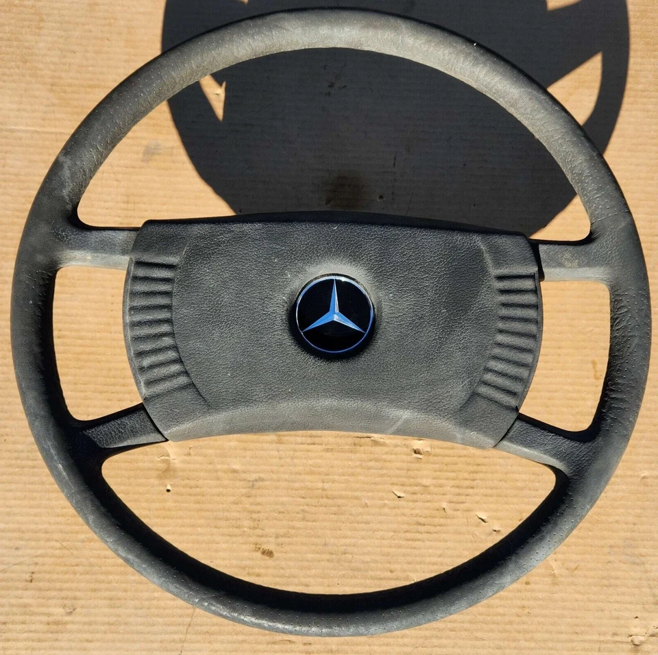 Volante Mercedes 300SD W116 negro 4 radios eje 21 mm OEM Foto 1 de 4