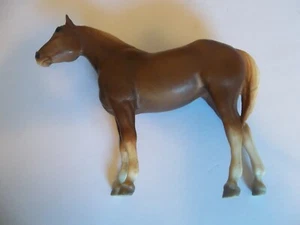 BREYER CAVALLO CON GAMBE E CODA BIANCHE - BELLISSIMO - Foto 1 di 3
