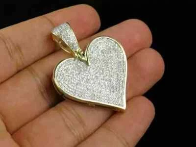 Colgante de corazón de diamantes redondo de 2 quilates creado en laboratorio enchapado en oro amarillo de 14 quilates en plata 925 Foto 1 de 4