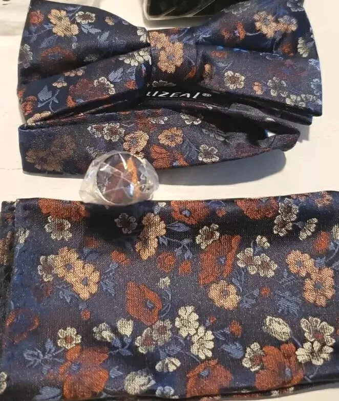 Pajarita para hombre con cuadrado de bolsillo y gemelos nueva azul marino/marrón floral  Foto 1 de 4