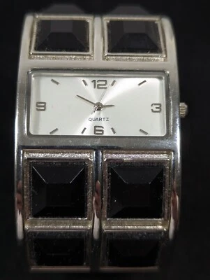 Reloj pulsera brazalete bisagra cabujón negro tono plata para mujer 7 pulgadas Foto 1 de 4