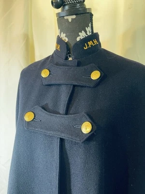 Auténtica capa de lana para enfermeras de mediados de siglo Bruck’s Nurses’ ropa azul marino y rojo Foto 1 de 4