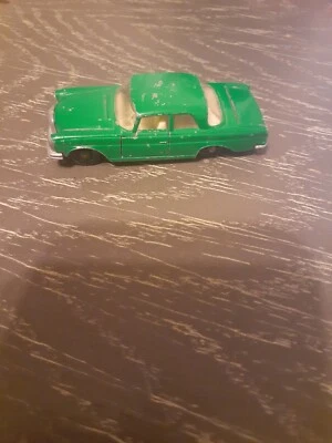 LESNEY MATCHBOX No. 46 MERCEDES 300 SE GREEN pre owned  CONDITION. - Image 1 of 4