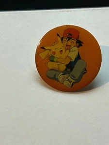 ORIGINAL POKEMON TOMY C.G.T.S.J NINTENDO ASH & PIKACHU POKEMON METAL PIN BADGE - Picture 1 of 2