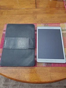 Samsung Galaxy Tab A 9.7" SM-T550 16GB Wi-Fi - Android Tablet - exc. read disc. - Picture 1 of 23