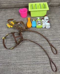 Lotto misto di 9 sella equitazione Nostra generazione by Battat e altri accessori - Foto 1 di 11