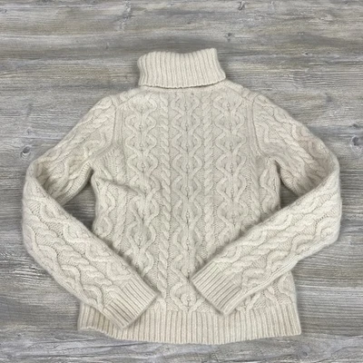 Suéter tejido con cable crema The Limited para mujer cuello tortuga angora lana de cordero Foto 1 de 4