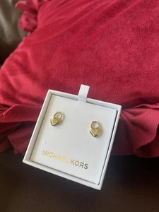 New MICHAEL KORS GOLD TONE HEART LOCK PAVE STUD EARRINGS MKJX7422710 - Picture 1 of 8