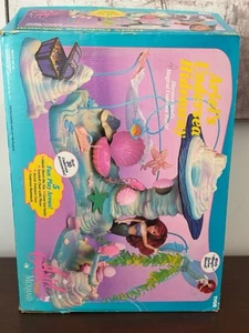 VINTAGE 1992 "ARIEL'S UNDERSEA HIDEWAY" DI TYCO - Foto 1 di 24