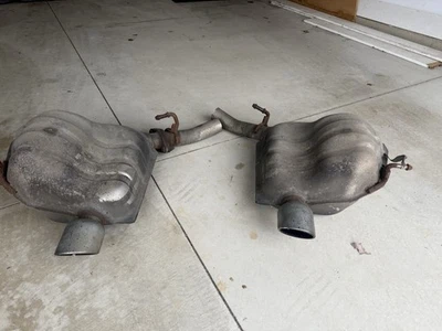 Resonadores traseros dobles Jeep Grand Cherokee WK2/Dodge Durango (Mopar) 2011-21 Foto 1 de 4