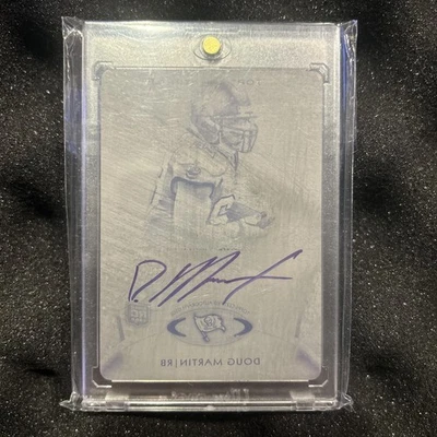 2012 Topps Platinum Football Doug Martin 1/1 Rookie Black Printing Plate Auto  - Image 1 of 2