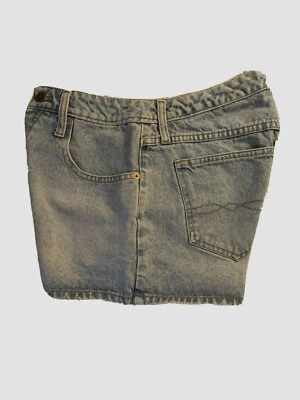 Pantalones cortos para mujer/junior talla 9 L.E.I. Pantalones Cortos Botín Denim 5 Bolsillos Lavado Mediano Usados en Excelente Condición Foto 1 de 4