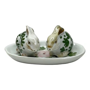 Vintage Salt Pepper Shakers Rabbits Flowers 3pc Bunnies Easter Decor Novelty - Picture 1 of 16