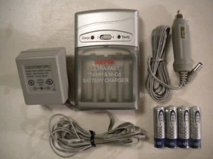 Sunpak PicturesPlus Ultra-fast Charger AA or AAA Ni-MH and Ni-Cd Batteries - Picture 1 of 6