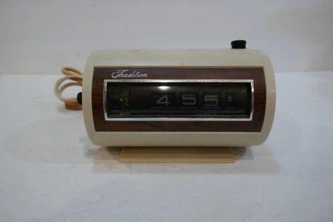 Vintage Sears Flip Number Alarm Clock Model 71121 - Tested & Working properly Cover