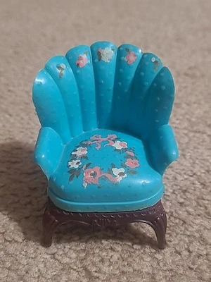 Poltrona vintage Renwal para casa de bonecas azul-petróleo floral estampada colonial  - Imagem 1 de 4