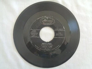 Lesley Gore She’s A Fool & The Old Crowd #72180 (#4906) 45 Record  - Picture 1 of 4