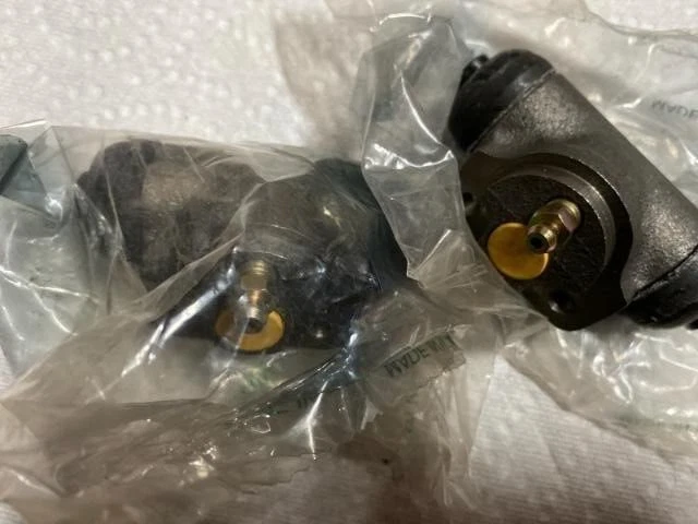 JUEGO ORIGINAL RENAULT ALLIANCE (R-9) & ENCORE (R-11) N.O.S. CILINDROS RUEDA TRASERAS Foto 1 de 1