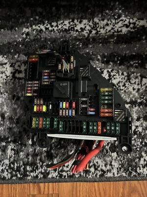 Con carcasa de caja de fusibles relé de distribución de energía 535i BMW Serie 5 F10 F11 9234423 Foto 1 de 4