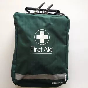 EMPTY FIRST AID KIT BAG WITH COMPARTMENTS - LARGE - GREEN - 19cm x 14cm x 8cm - Picture 1 of 3