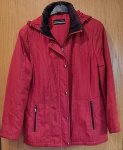 Schöne Jacke gefüttert mit Kapuze in Rot, Größe 42 - Bild 1 von 4