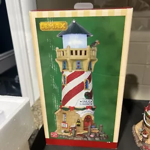 Lemax Christmas Village Collection Snug Harbor Lighthouse 2016 Neu Originalverpackt - Bild 1 von 9