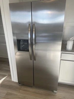 36 in. 25,6 cu. Refrigerador Side by Side de pies en acero inoxidable, profundidad estándar Foto 1 de 4