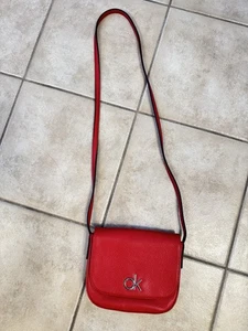 CALVIN KLEIN Red Crossbody Shoulder Purse Zip Close Inside Pockets RN54163 - Picture 1 of 6