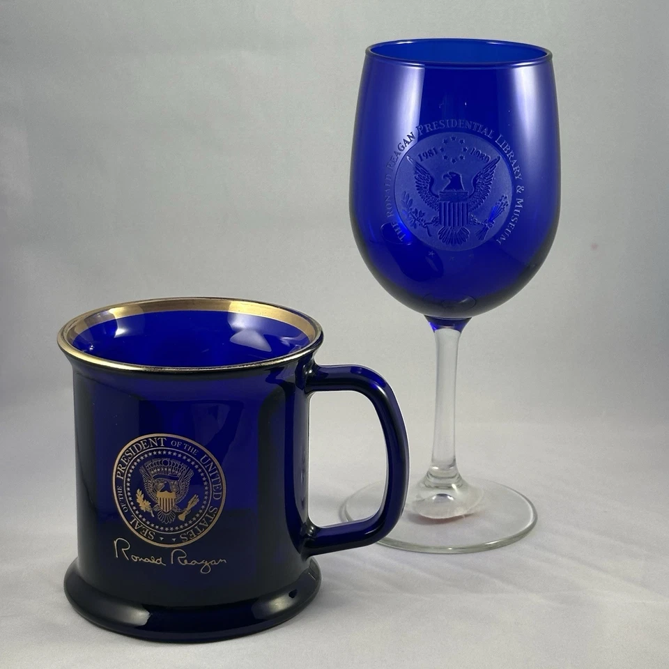 Taza de vidrio y copa de vino Ronald Reagan US President Seal coleccionable azul dorado Foto 1 de 4