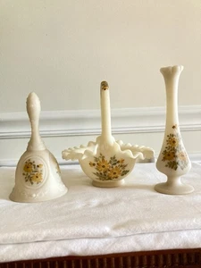 Lotto margherite Fenton su cammeo raso campana, vaso e cesto tutti firmati vintage anni 70 - Foto 1 di 13