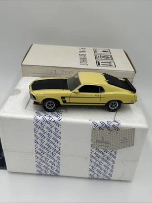 Coche Franklin modelo fundido a presión 1969 Boss 302 Mustang amarillo negro 1/24 descolorido Foto 1 de 4