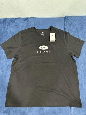 NWT Size 3XL ASIAN SIZE FITS LIKE 2XL Nike Seoul Center Swoosh T-Shirt Black - Image 1 of 4