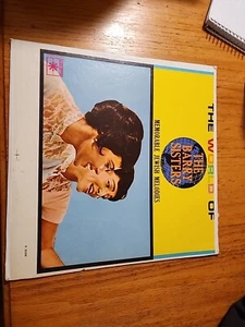THE WORLD OF THE BARRY SISTERS⭐️MEMORABLE JEWISH MELODIES ROULETTE⭐️Clean Disc⭐️ - Imagen 1 de 4