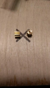 1/32 pinion 9 tooth brass 2 qty Press-on Fits most 1/32 slot cars - Picture 1 of 2