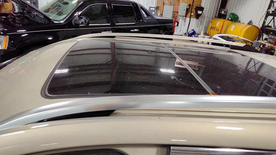2010-2016 Cadillac SRX Front Moveable Sunroof Moon Roof Sun Roof Glass/Window - Image 1 of 1